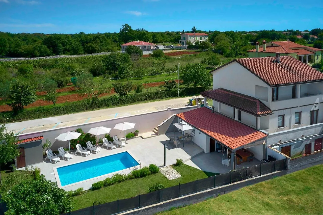Burići Holiday House Emma