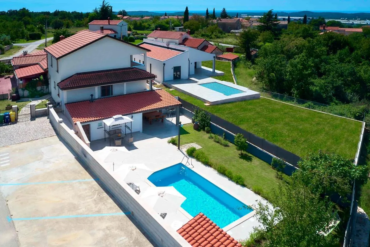 וילה Burići Holiday House Emma
