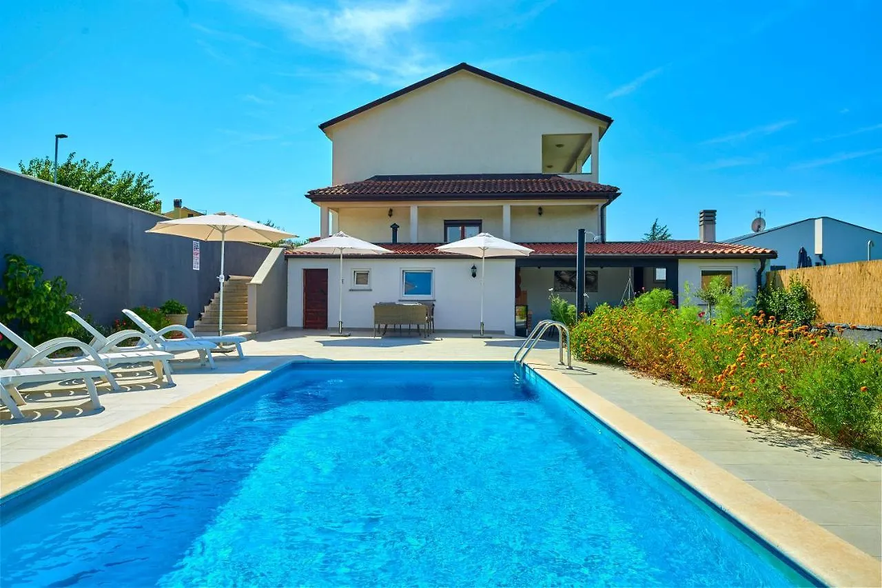 וילה Burići Holiday House Emma